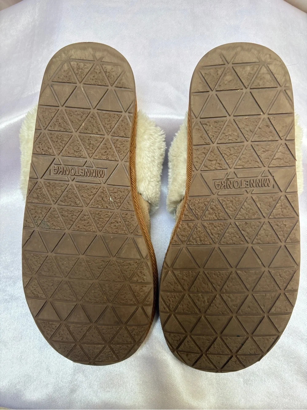 Minnetonka 8M -Shearling Lined Slip-On Slippers - Tan